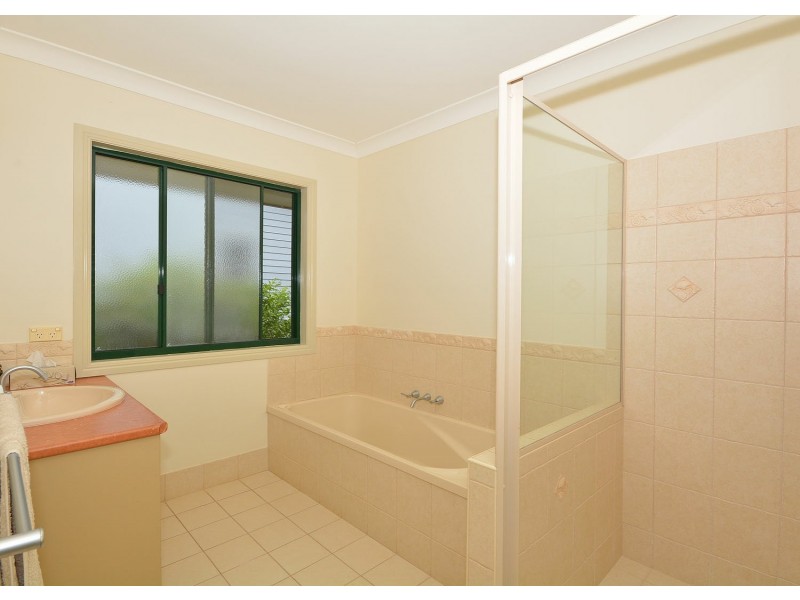 2-4 Baunfiend Court, Urraween QLD 4655