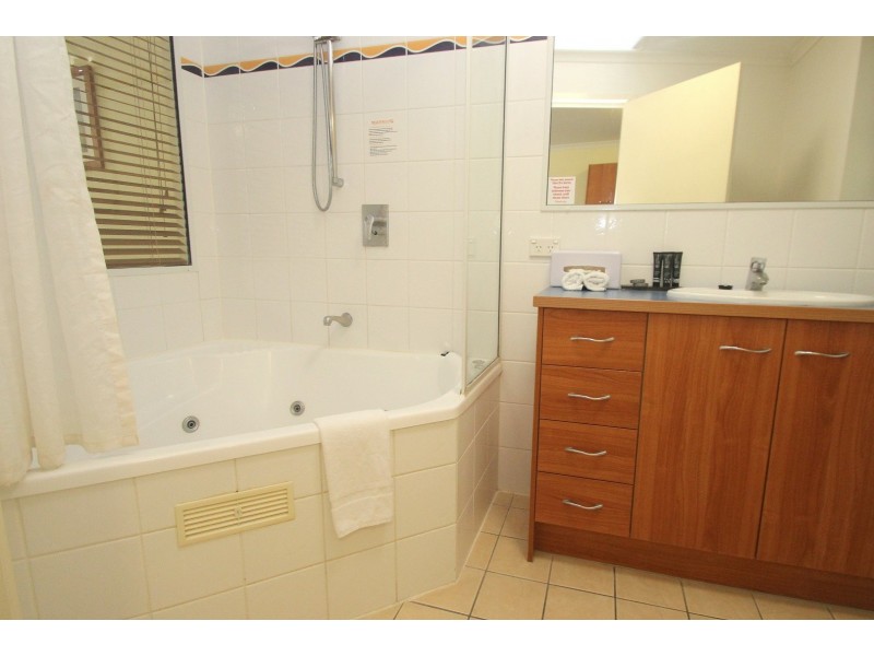 Unit 605/1 Buccaneer Drive, Urangan QLD 4655