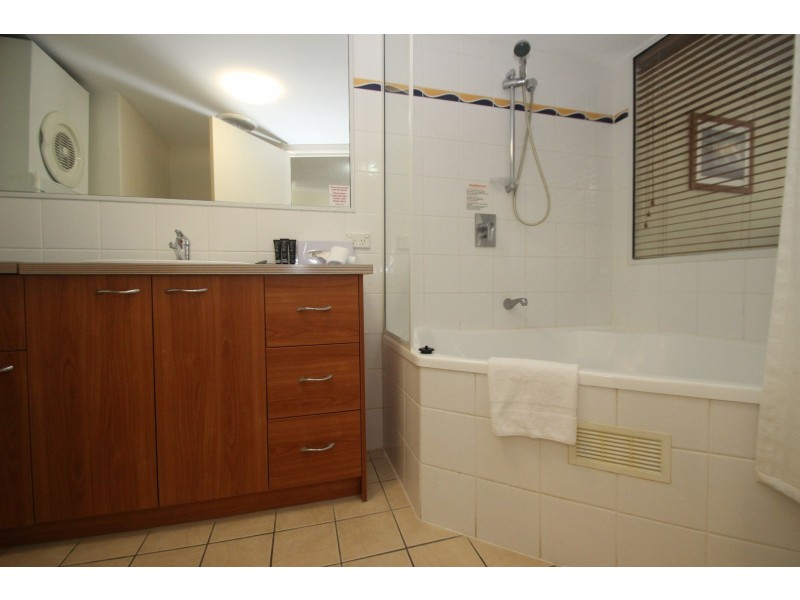 Unit 319/1 Buccaneer Drive, Urangan QLD 4655