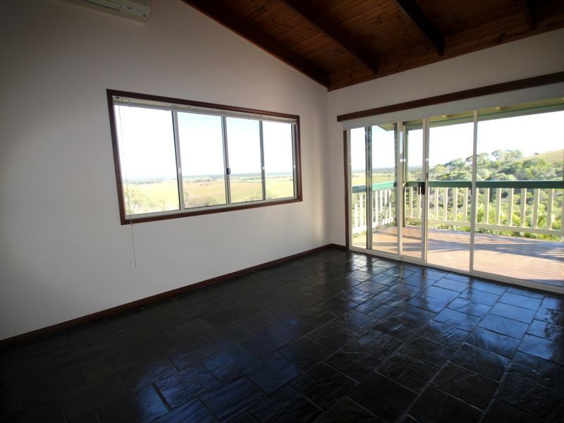 15 Awinya Ct, Urraween QLD 4655