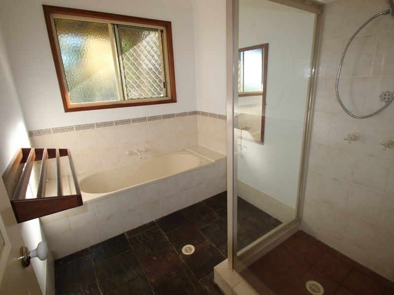 15 Awinya Ct, Urraween QLD 4655