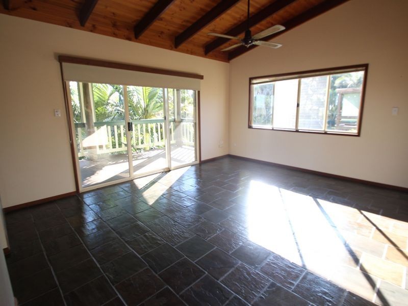 15 Awinya Ct, Urraween QLD 4655