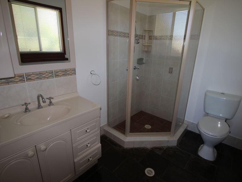 15 Awinya Ct, Urraween QLD 4655