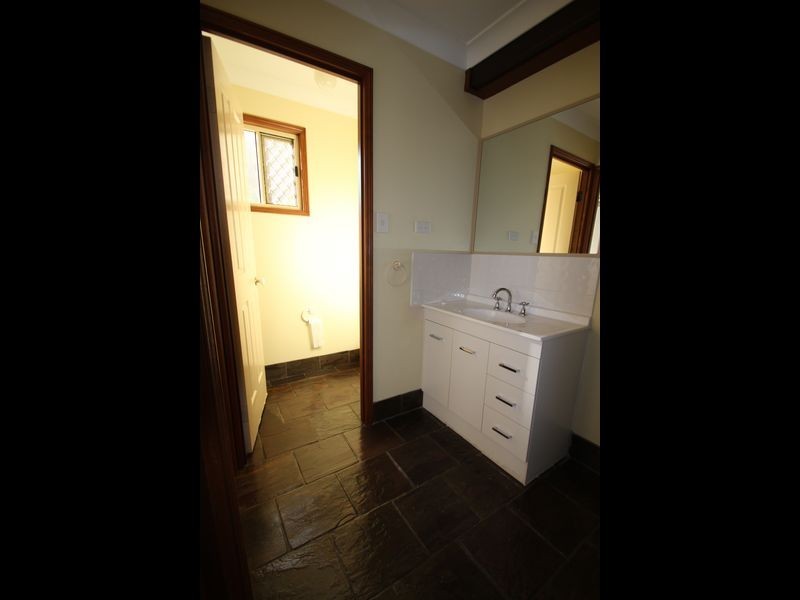 15 Awinya Ct, Urraween QLD 4655