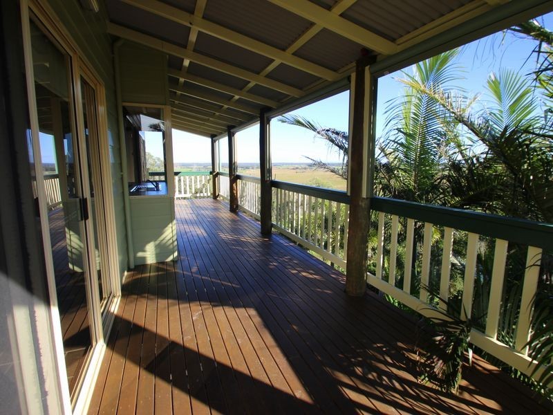15 Awinya Ct, Urraween QLD 4655