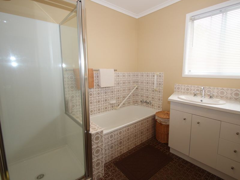 16 Eden Way, Point Vernon QLD 4655