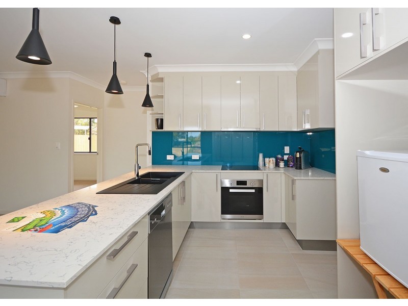 5 Sanctuary Point Close, Point Vernon QLD 4655