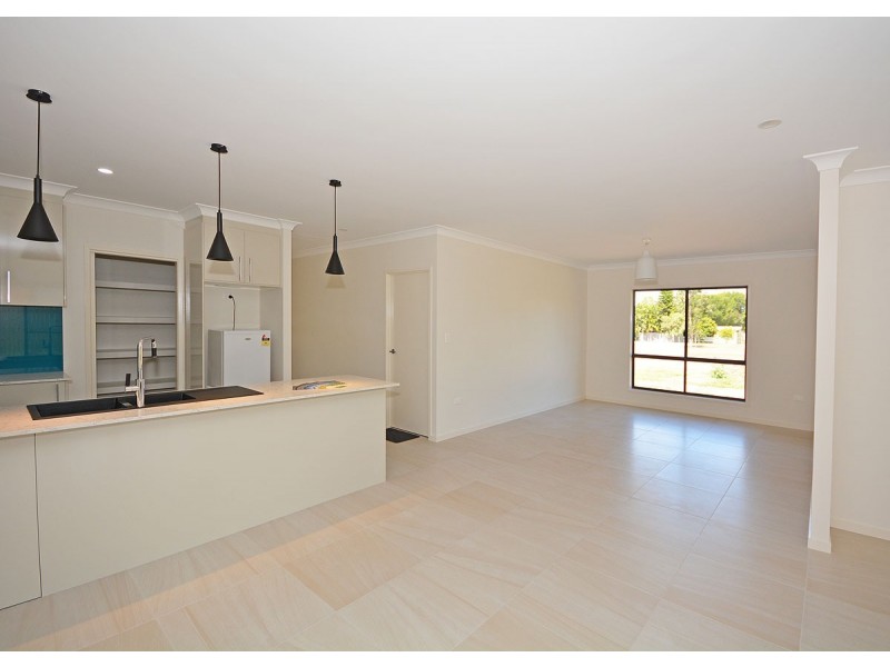 5 Sanctuary Point Close, Point Vernon QLD 4655