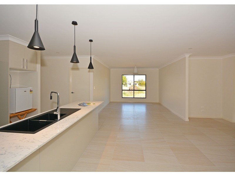 5 Sanctuary Point Close, Point Vernon QLD 4655