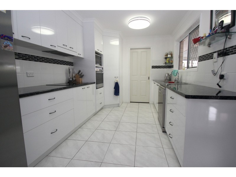 8 Elliot Court, Eli Waters QLD 4655