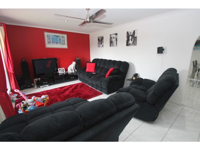 8 Elliot Court, Eli Waters QLD 4655