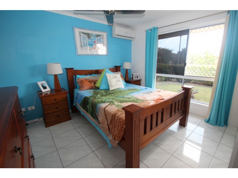 8 Elliot Court, Eli Waters QLD 4655