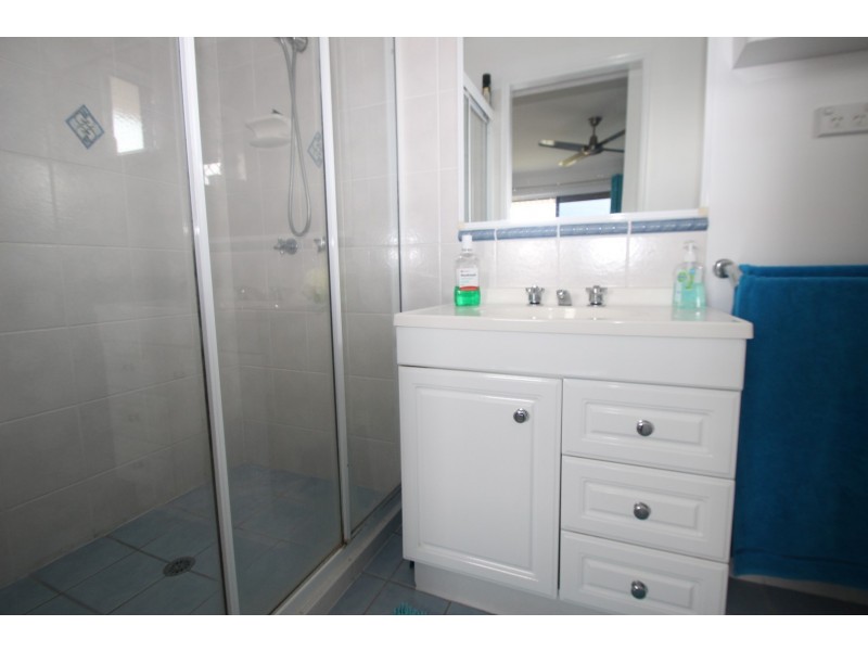 8 Elliot Court, Eli Waters QLD 4655