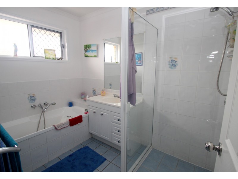 8 Elliot Court, Eli Waters QLD 4655