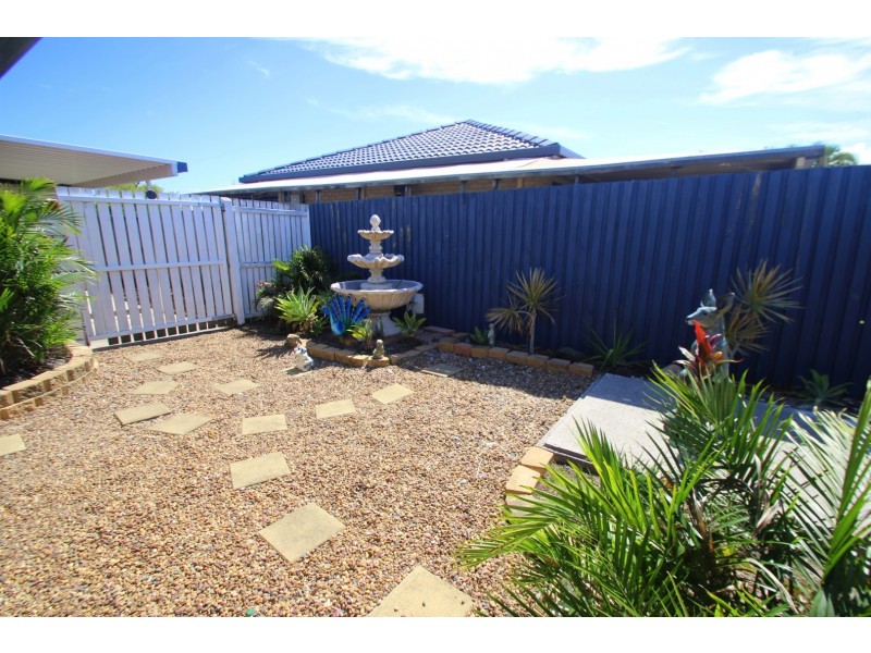 8 Elliot Court, Eli Waters QLD 4655