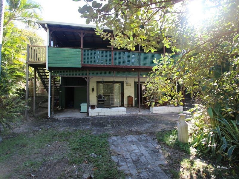 8 Barry Street, Torquay QLD 4655