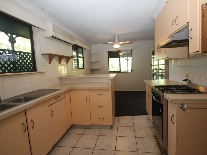 8 Barry Street, Torquay QLD 4655