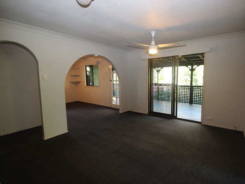 8 Barry Street, Torquay QLD 4655