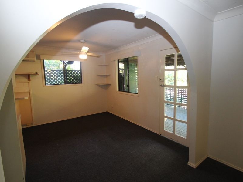 8 Barry Street, Torquay QLD 4655
