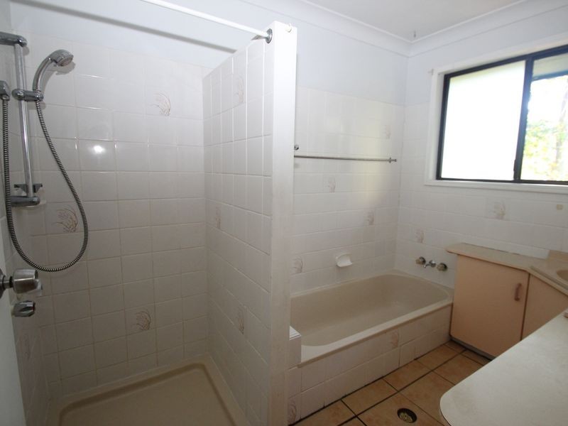 8 Barry Street, Torquay QLD 4655