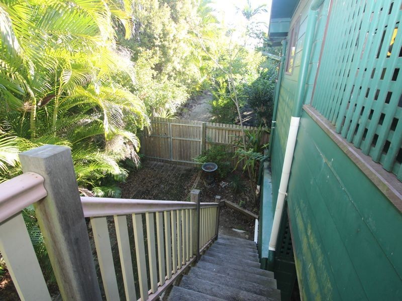 8 Barry Street, Torquay QLD 4655