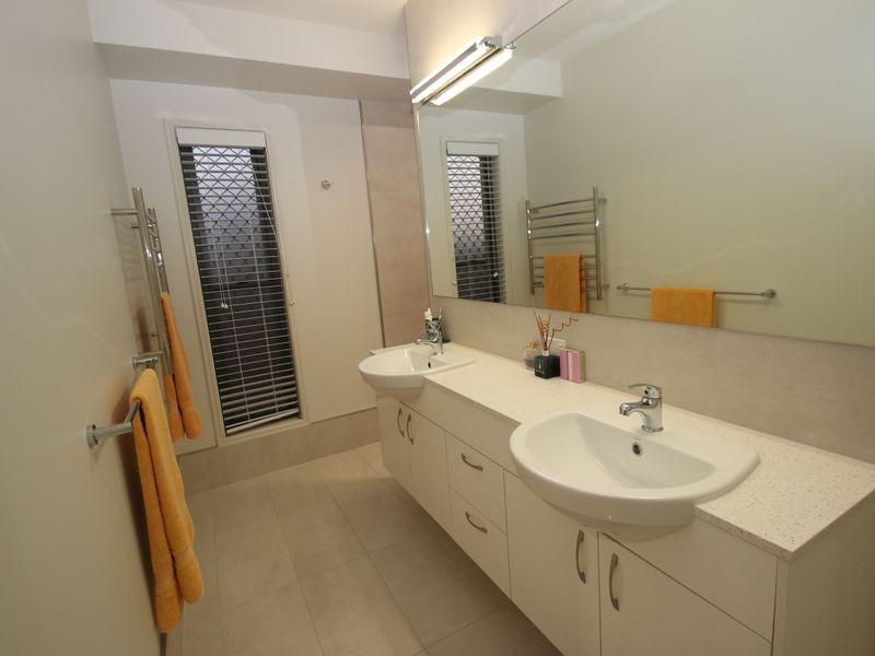 7 Belleni Court, Point Vernon QLD 4655