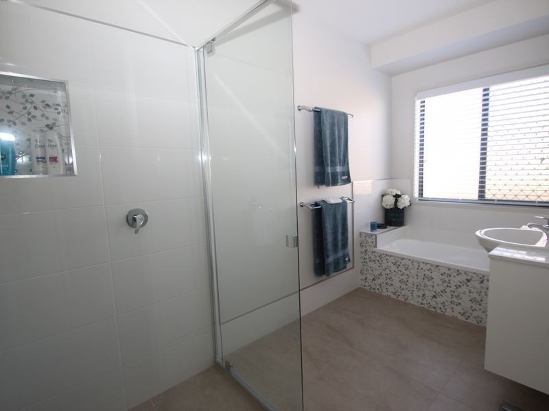 7 Belleni Court, Point Vernon QLD 4655