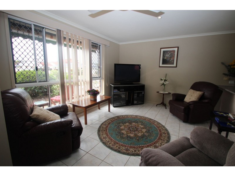 8 Hood Street, Urangan QLD 4655