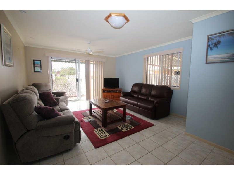 8 Hood Street, Urangan QLD 4655