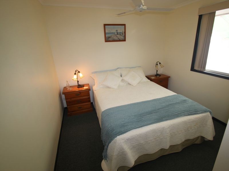 8 Hood Street, Urangan QLD 4655