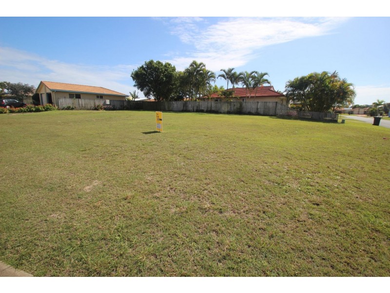 14 Satinay St, Urangan QLD 4655