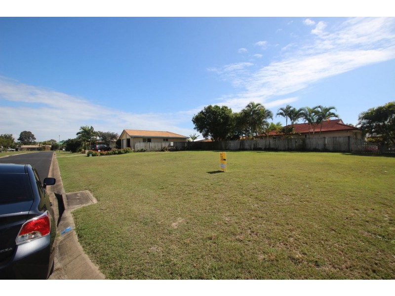 14 Satinay St, Urangan QLD 4655