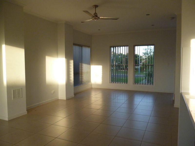 1/5 Seaway Parade, Toogoom QLD 4655