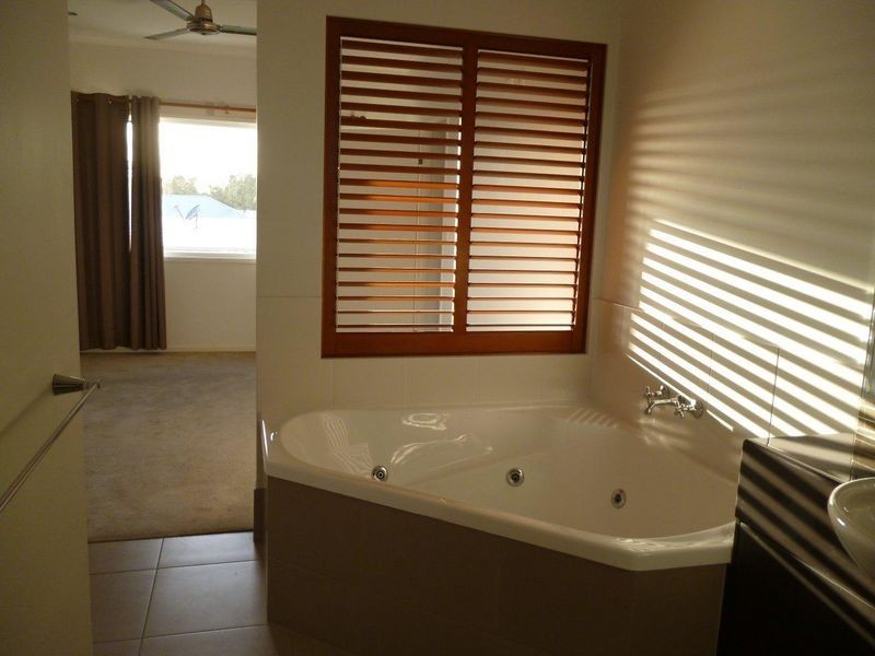 1/5 Seaway Parade, Toogoom QLD 4655