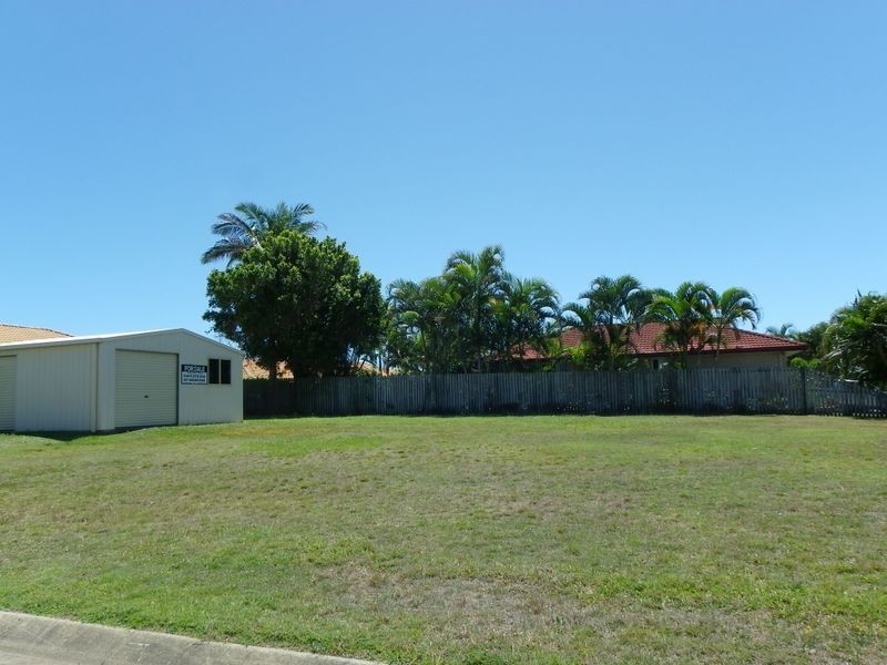 14 Satinay St, Urangan QLD 4655