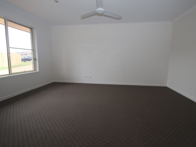 13 Parakeet Circuit, Kawungan QLD 4655