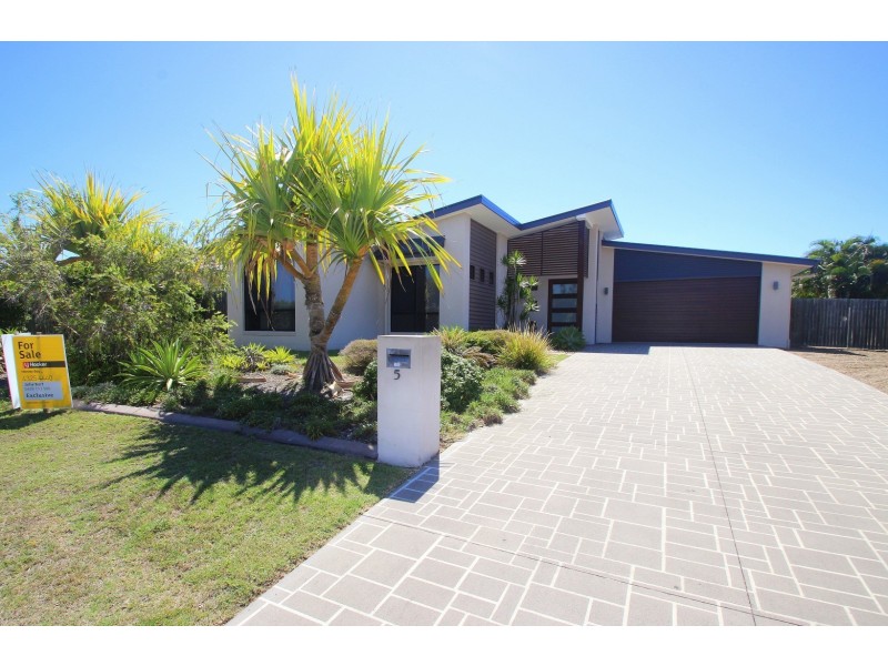 5 Seaside Circuit, Toogoom QLD 4655