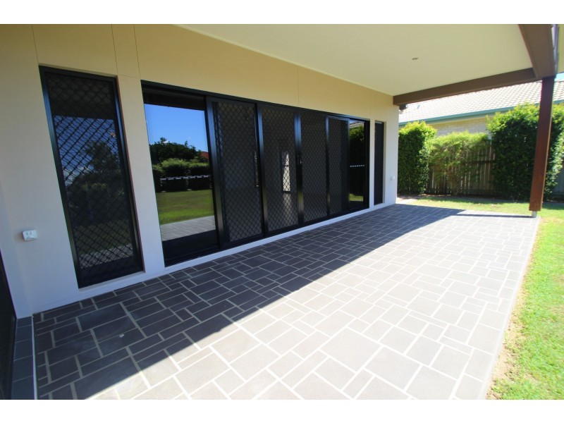 5 Seaside Circuit, Toogoom QLD 4655