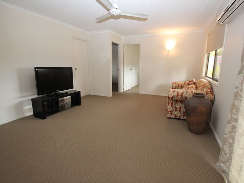 6 Diana Place, Urangan QLD 4655