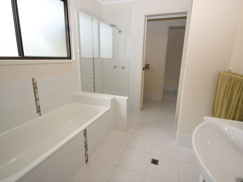 6 Diana Place, Urangan QLD 4655