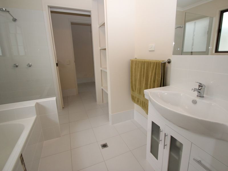 6 Diana Place, Urangan QLD 4655