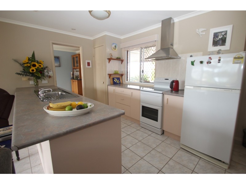 8 Hood Street, Urangan QLD 4655