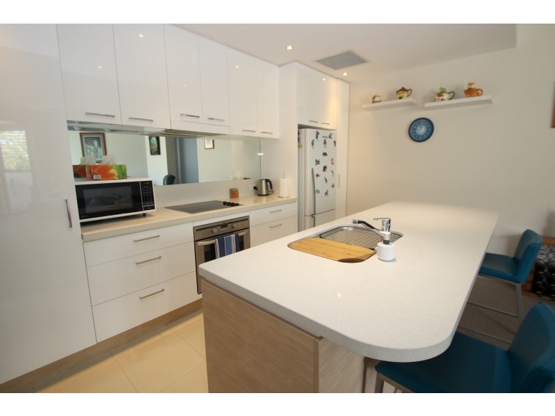 Unit 303/468 Esplanade, Torquay QLD 4655