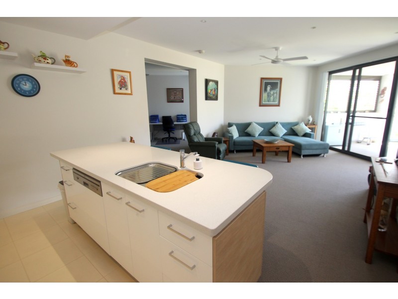 Unit 303/468 Esplanade, Torquay QLD 4655