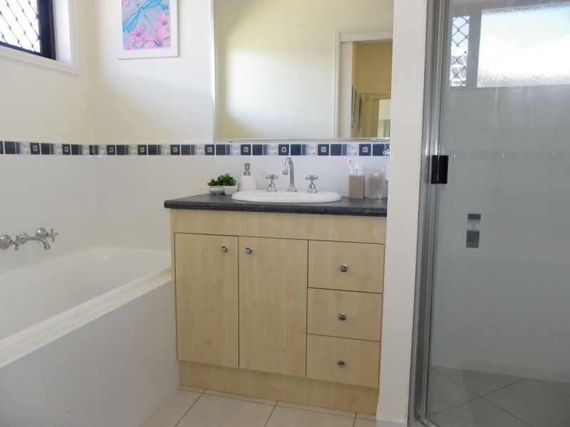 8 Kirriemuir Court, Kawungan QLD 4655