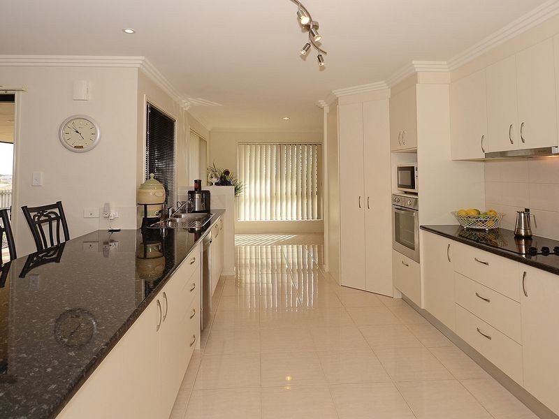 44 Picadilly Cct, Urraween QLD 4655