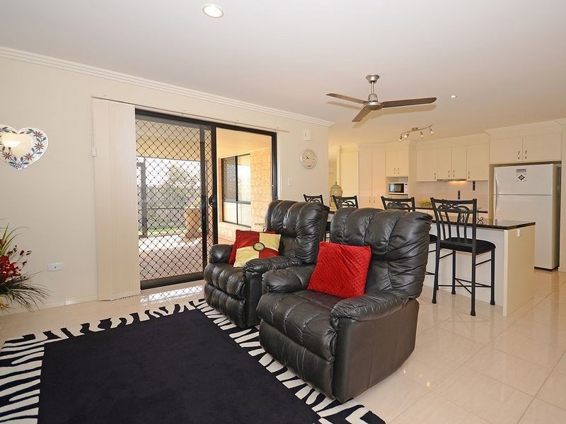 44 Picadilly Cct, Urraween QLD 4655