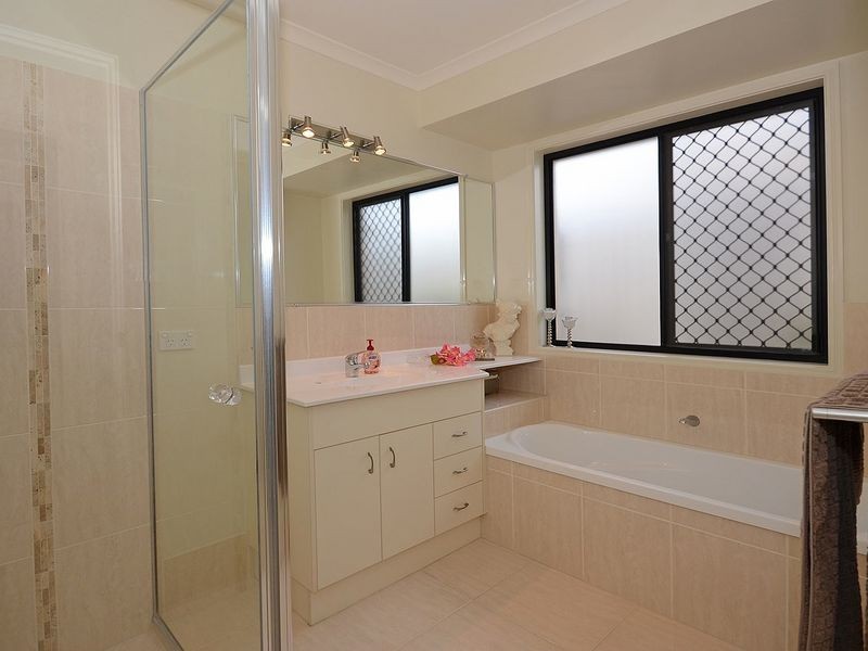 44 Picadilly Cct, Urraween QLD 4655