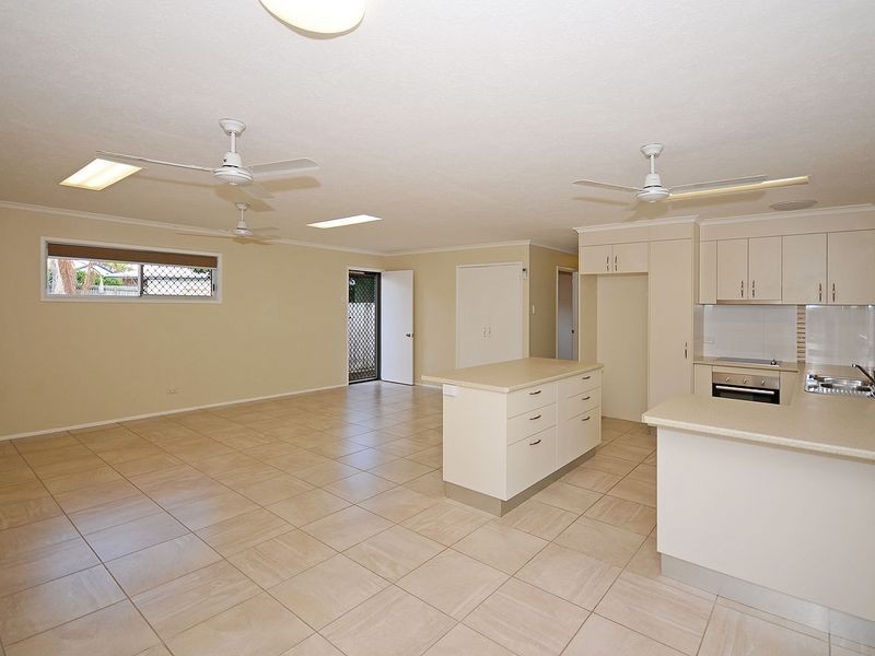 19b Limpus Street, Urangan QLD 4655