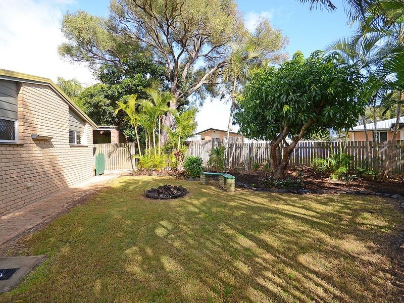 19b Limpus Street, Urangan QLD 4655